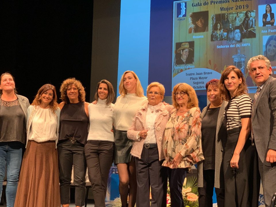Rosana ha recibido uno de los Premios Nacionales ‘Mujer 2019’ .